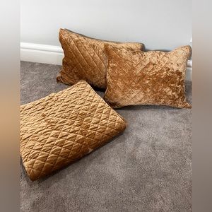 Caramel colored quilt/comforter, set, brand new